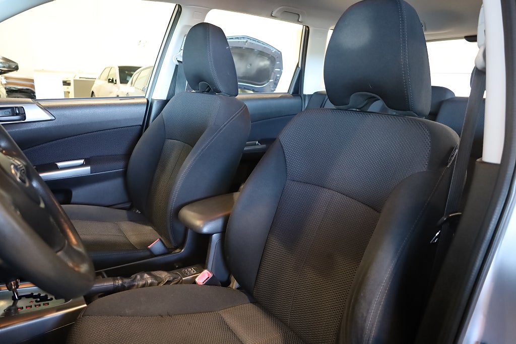 Subaru Forester 2.0 X 4WD AUT Drag M-Värme Blåtand Nybesiktigad 2012