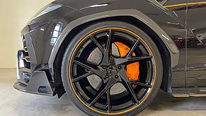 Lamborghini Urus har fått en behandling av Mansory. 