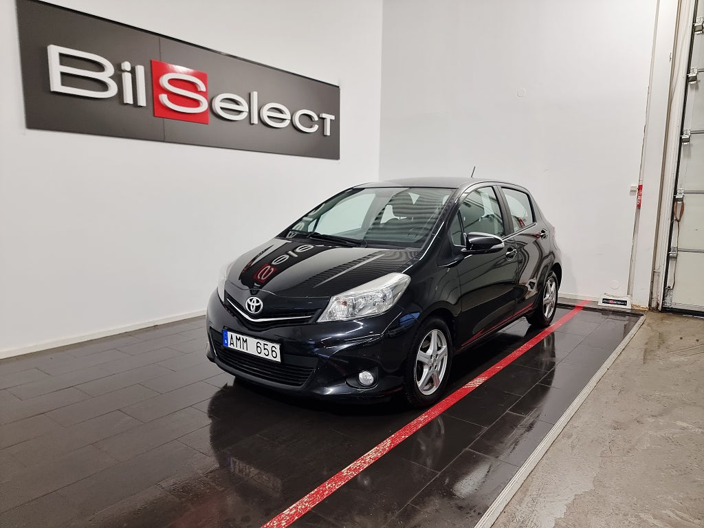 Toyota Yaris 5-dörrar 1.33 Dual VVT-i Active Ny Servad Ny Bes B-kamera 