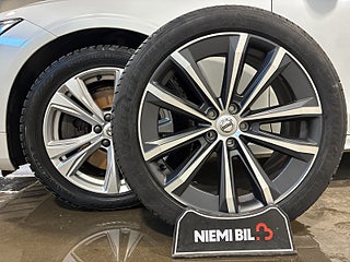 Volvo V90 B4 AWD Aut Momentum Drag Värmare H/K Pano 360 S&V-däck