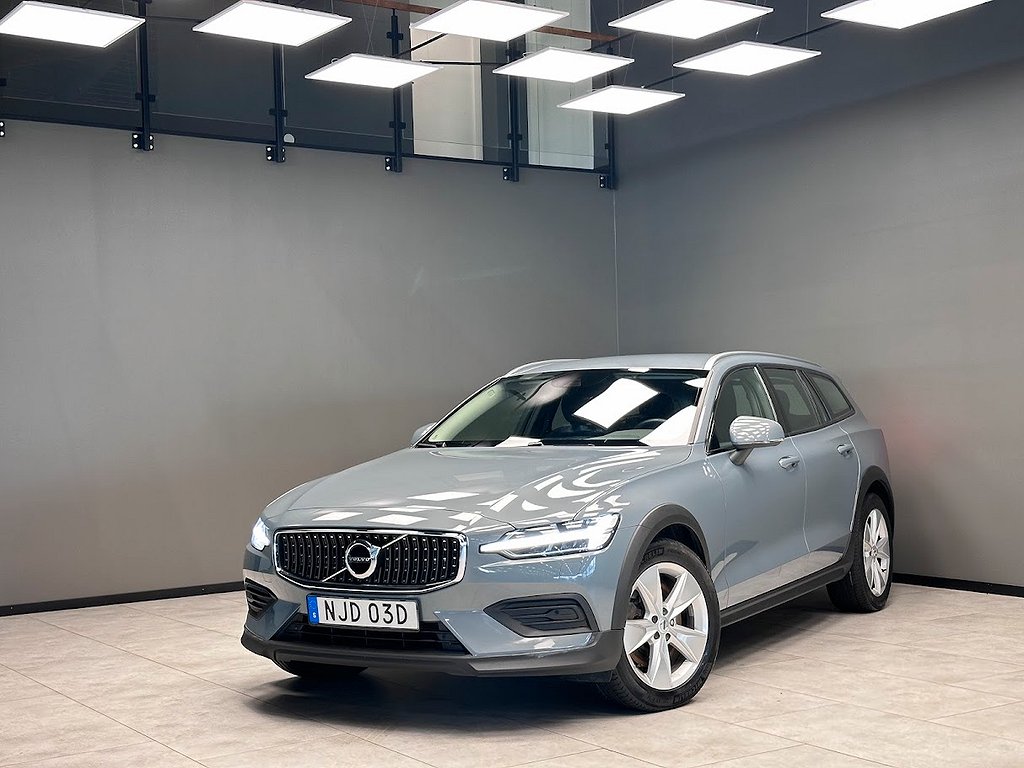 Volvo V60 Cross Country B4 AWD / Drag / Nav / VOC / Nyservad