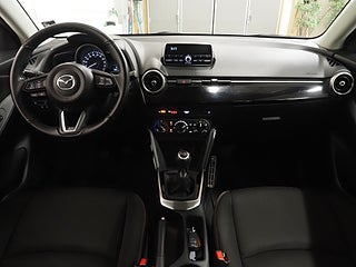 Halvkombi Mazda 2 13 av 20