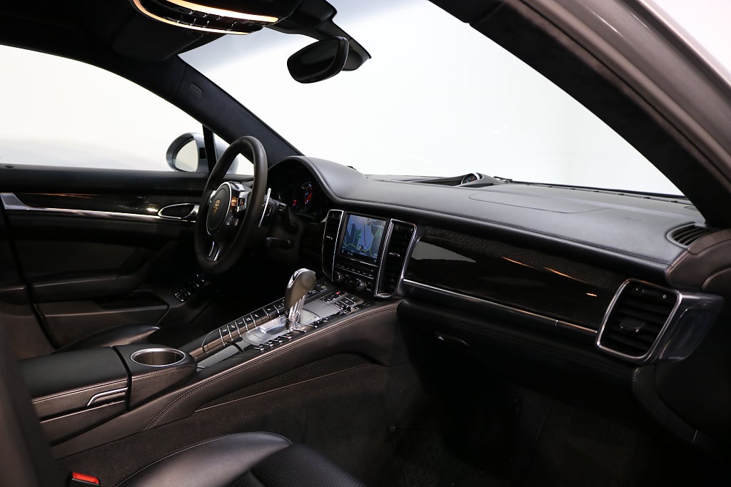 Porsche Panamera 2012 - miniatyr 18