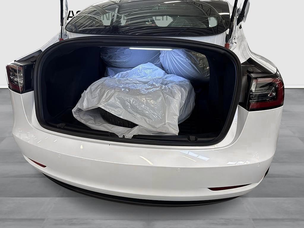 Tesla Model 3 2020 - miniatyr 10