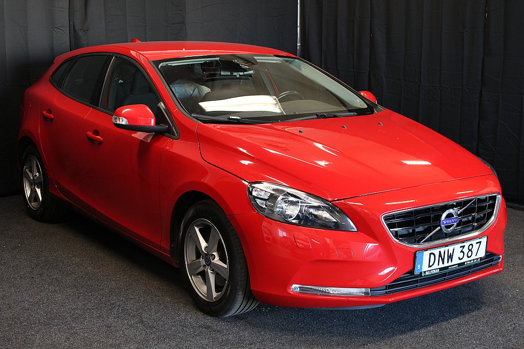 Volvo V40 T2| Nyservad | Fullservad | Lågmil | P-Värmare | 120hk