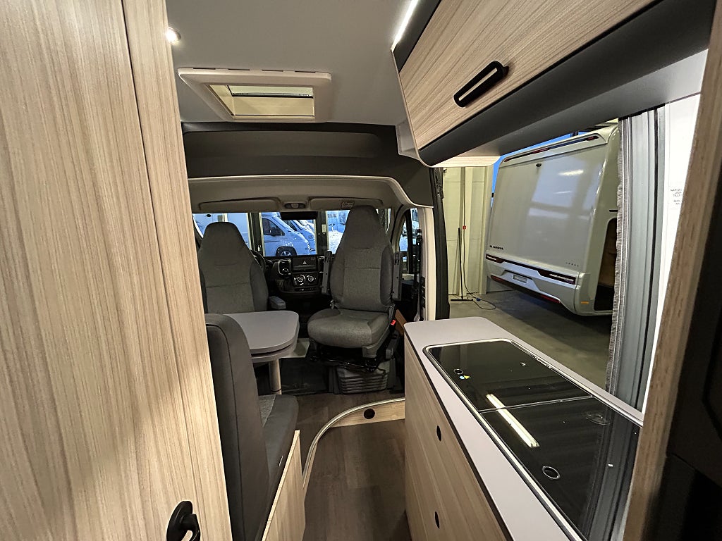 Sun Living V 65 GX /Dieselvärme / Höj & Sänkbarsäng / Automat / B-körkort/ - Sun Living