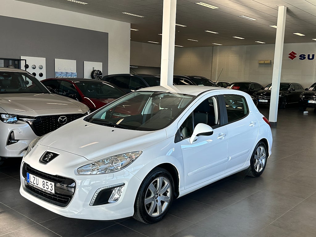 Peugeot 308 5-dörrar 1.6 e-HDi FAP - Dragkrok - Vinterhjul Ingår