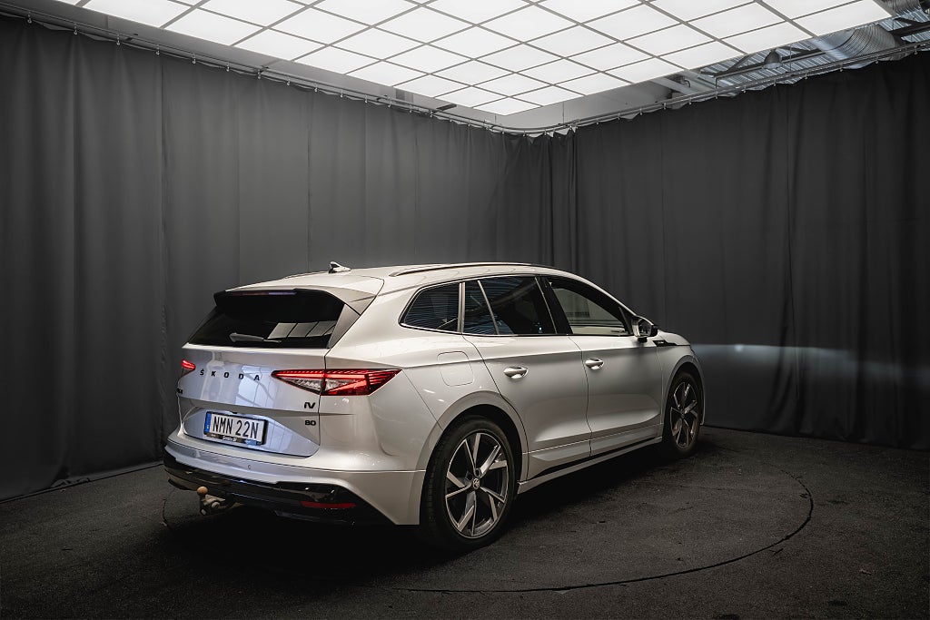 Skoda Enyaq iV 80 iV80 SPORTLINE DRAG CRYSTAL 360 El-STOL 1 ÄGARE MOMS
