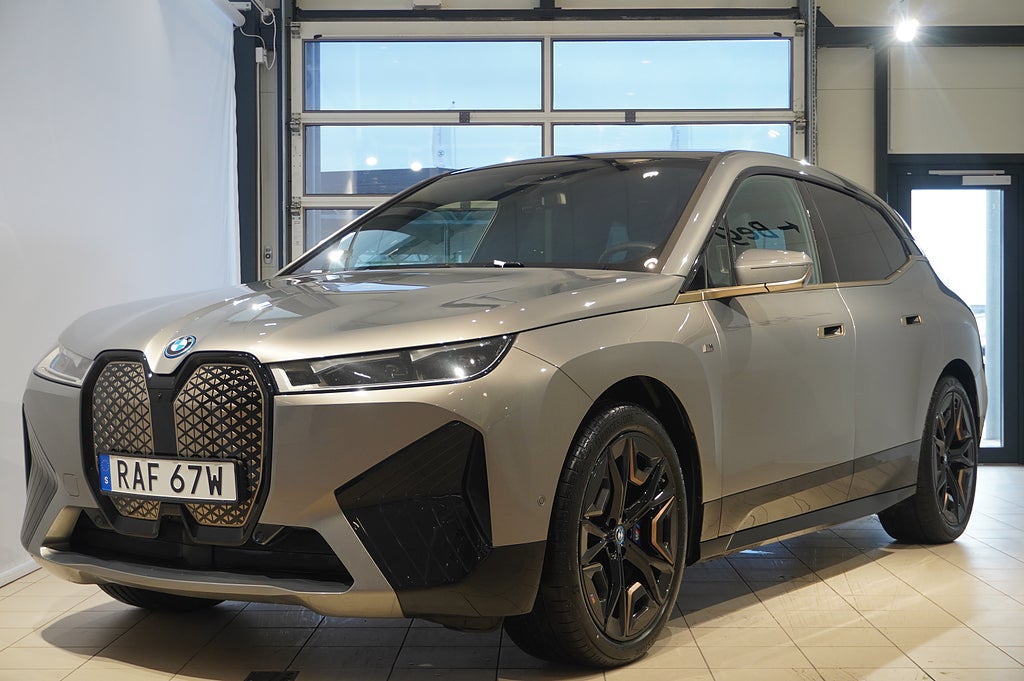 BMW iX M60 Exclusive, Panorama,drag, B W , Luftfjädring, Soft Close |