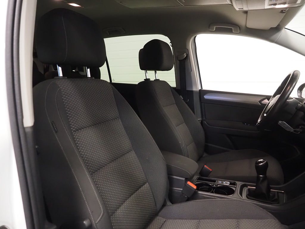 Volkswagen Touran 7-sits 1.2 TSI 110hk Kamera Drag Carplay 2018