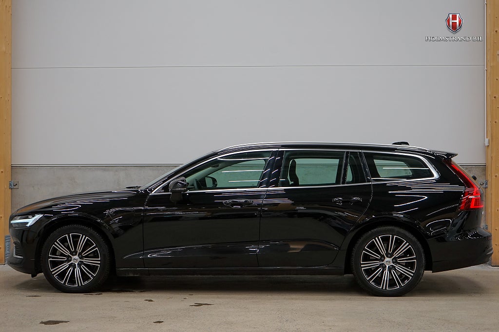 Volvo V60 Recharge T6 AWD Core Bright Värmare Kamera BLIS GPS 
