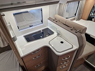 Husbil-halvintegrerad Adria MATRIX PLUS 670 SLT 15 av 27