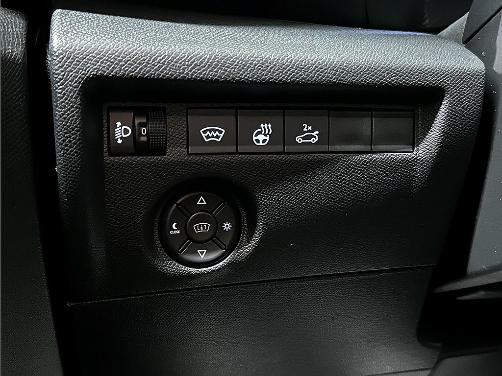 Bild på Citroën C4 X Shine 1.2 PT 130hk Aut - 360-KAMERA,NAV,HUD