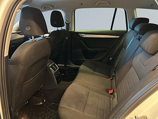 Skoda Octavia Kombi 1.8 TSI 4×4 Drag/P-sens/AdaptivFart/MoK-värm – bild 13