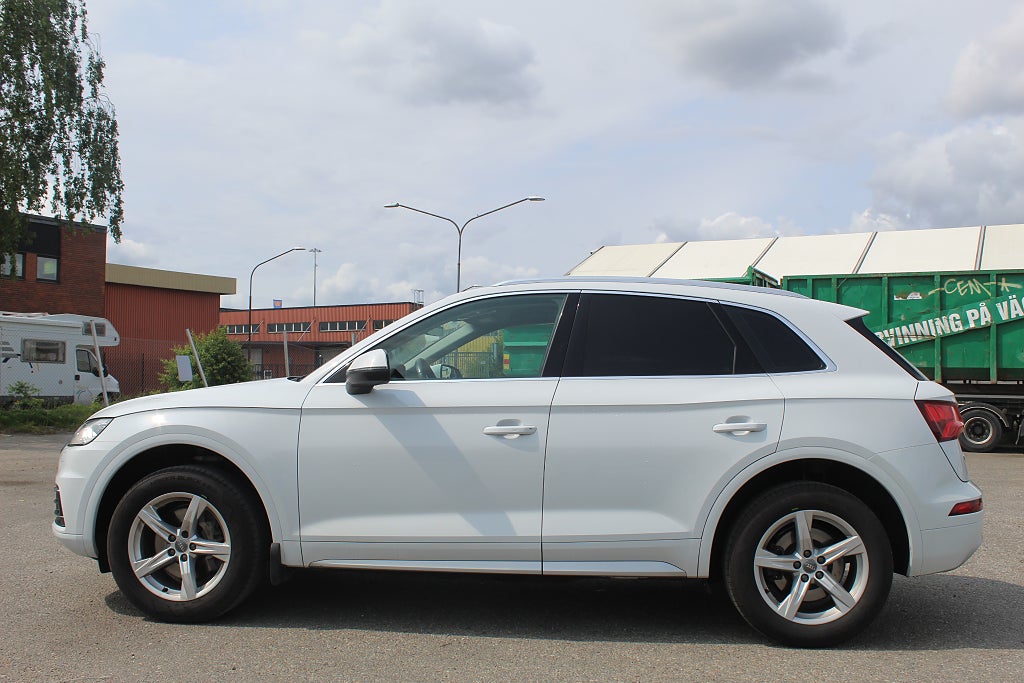 Audi Q5 2.0 TDI quattro 2ägare fullservad 2år garanti d-värm