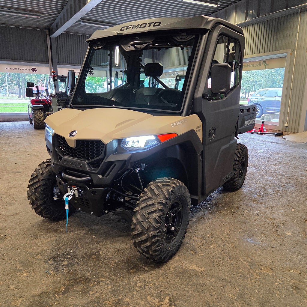 CFMOTO UFORCE 600 Hytt med värmepaket