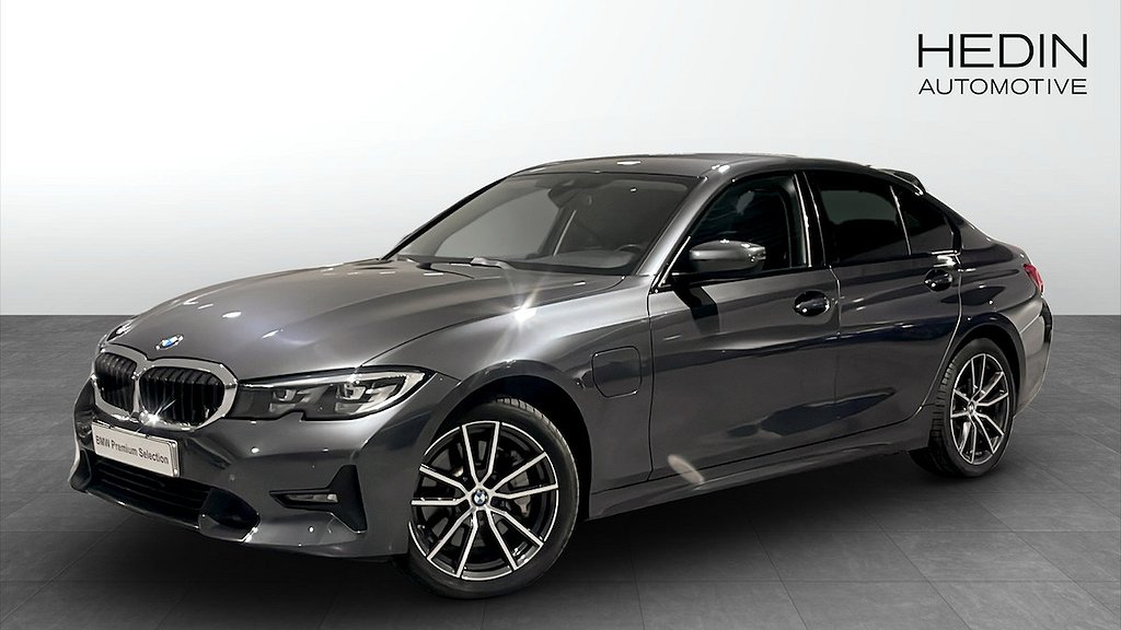 BMW 330e xDrive Sedan / Modell Sport / 18" / Nav / Drag