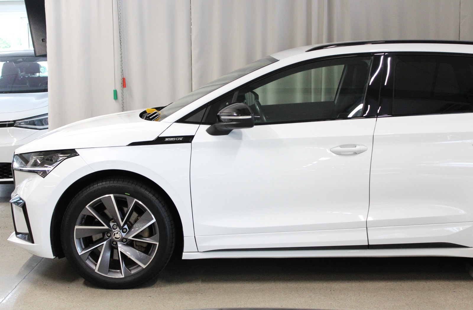 Skoda Enyaq iV 80x 265HK, Sportline, Drag, S&V-hjul, Kamera, Värmepump 2023 - miniatyr 5