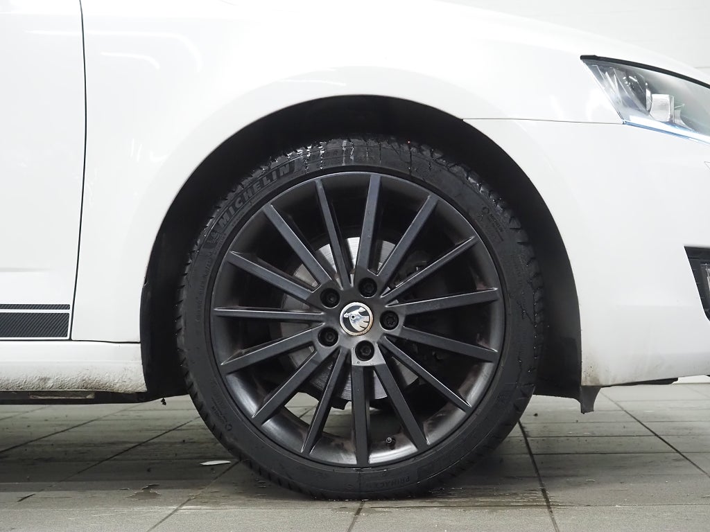 Skoda Octavia Kombi 1.4 TSI 150hk SportLine Premium Drag Värmare 2017