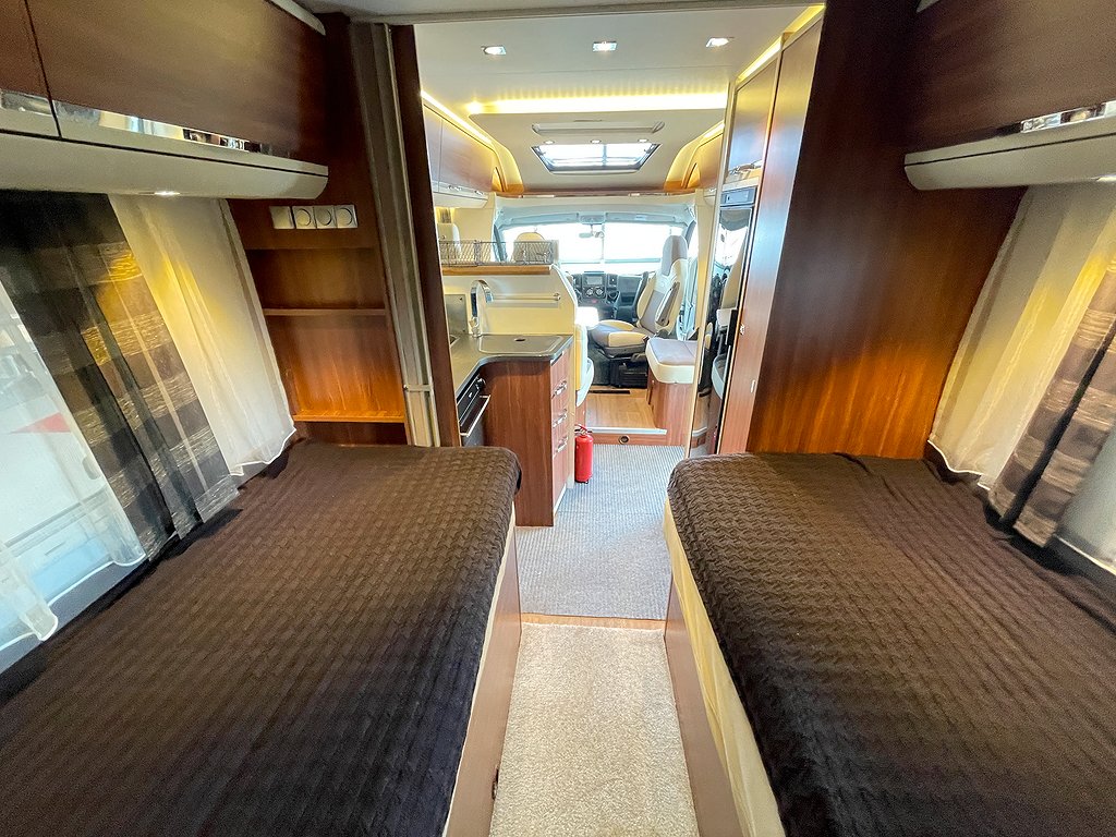 Adria Coral 670 SLT /Solcell/Badrum bak/Ugn/Fint skick/L-bädd - Adria