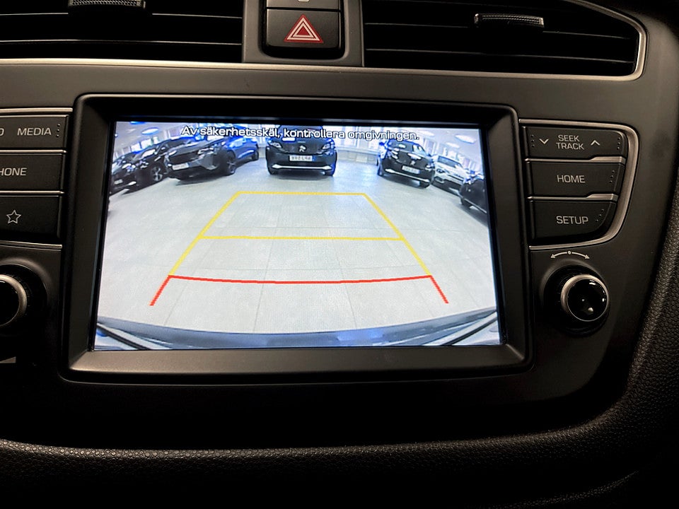 Bild på Hyundai i20 Comfort Premium 1.2 84hk B-KAMERA CARPLAY NYSERVAD
