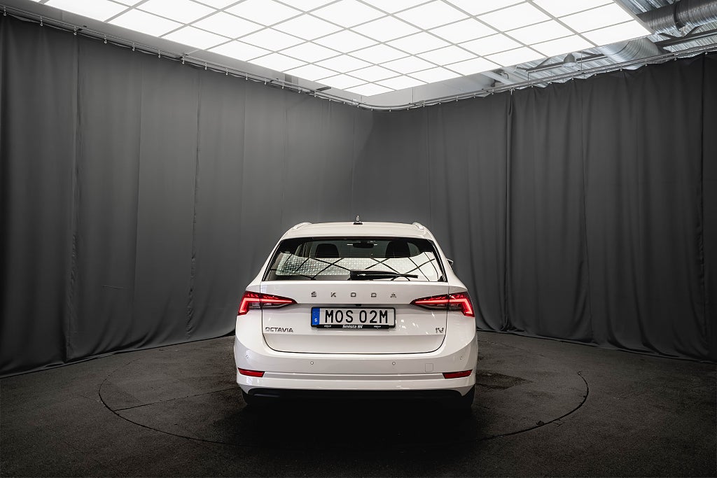 Skoda Octavia Kombi iV Plug-in STYLE B-VÄRMARE KAMERA MATRIX 204hk