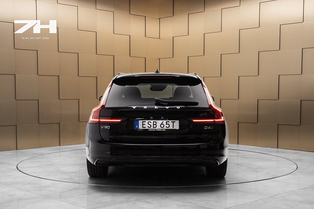 Volvo V90 D4 AWD R-Design / B&W / 360° / Pano / HuD / Drag