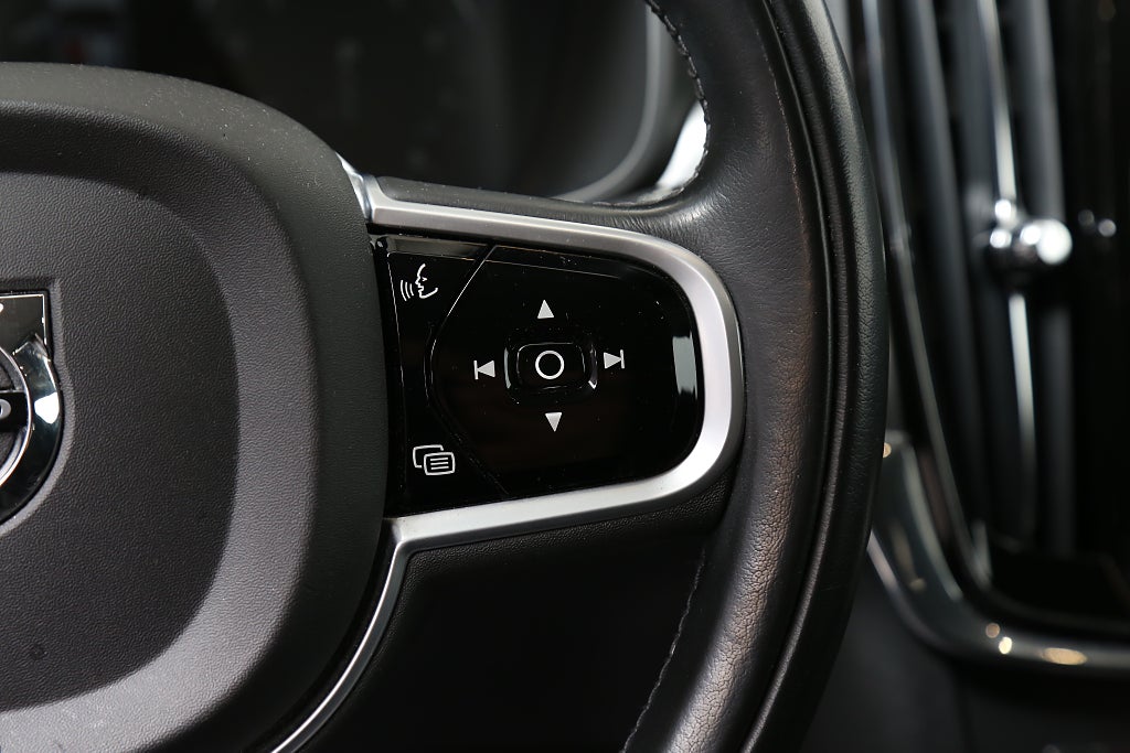 Volvo V90 T4 190hk Momentum SE Aut Head-up Kamera VOC Drag 2019