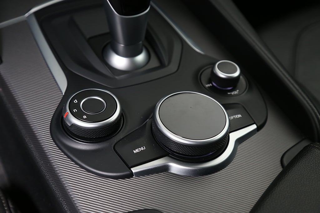 Alfa Romeo Giulia 2,0 Turbo 16V 280hk Q4 Veloce Drag Carplay B-Kamera 2018