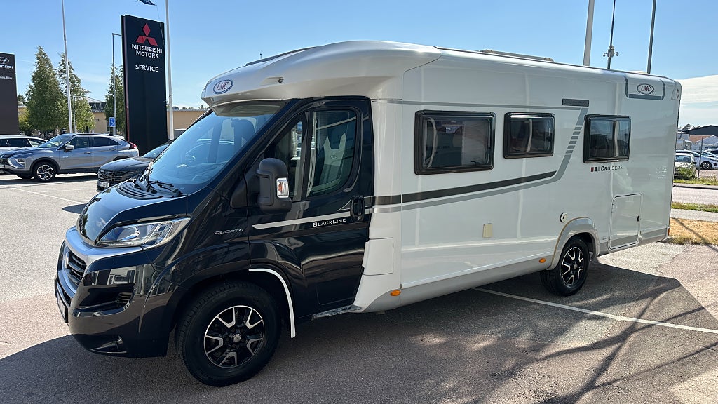 LMC T 712 Blackline Cruiser , Alde, Långbädd thumbnail