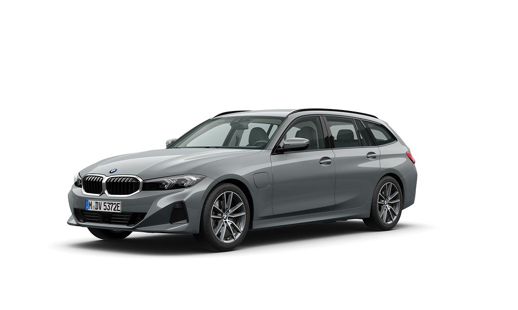 BMW 330e xDrive Touring LCI/ Adaptiv farth. / V-HJUL / 4,95%