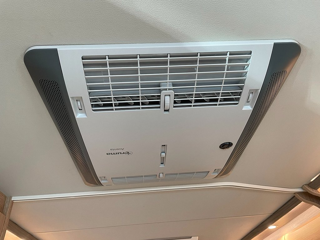 Knaus Sky TI 700 MEB  /Hyd-stöd/AC bodel/Solcell/Badrum bak - Knaus