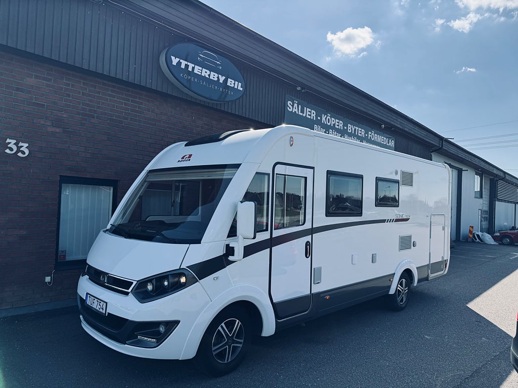 Adria Mobil Sonic 700 3.0 Multijet TV Solcell Truma Värme 4-Sits Drag 