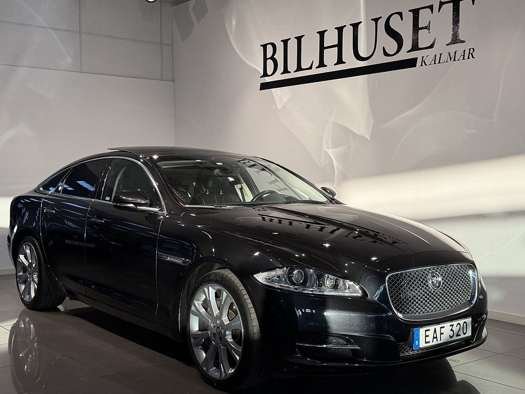 Jaguar XJ 3.0 V6 AWD | Panorama | Meridian | Backkamera | 340hk |