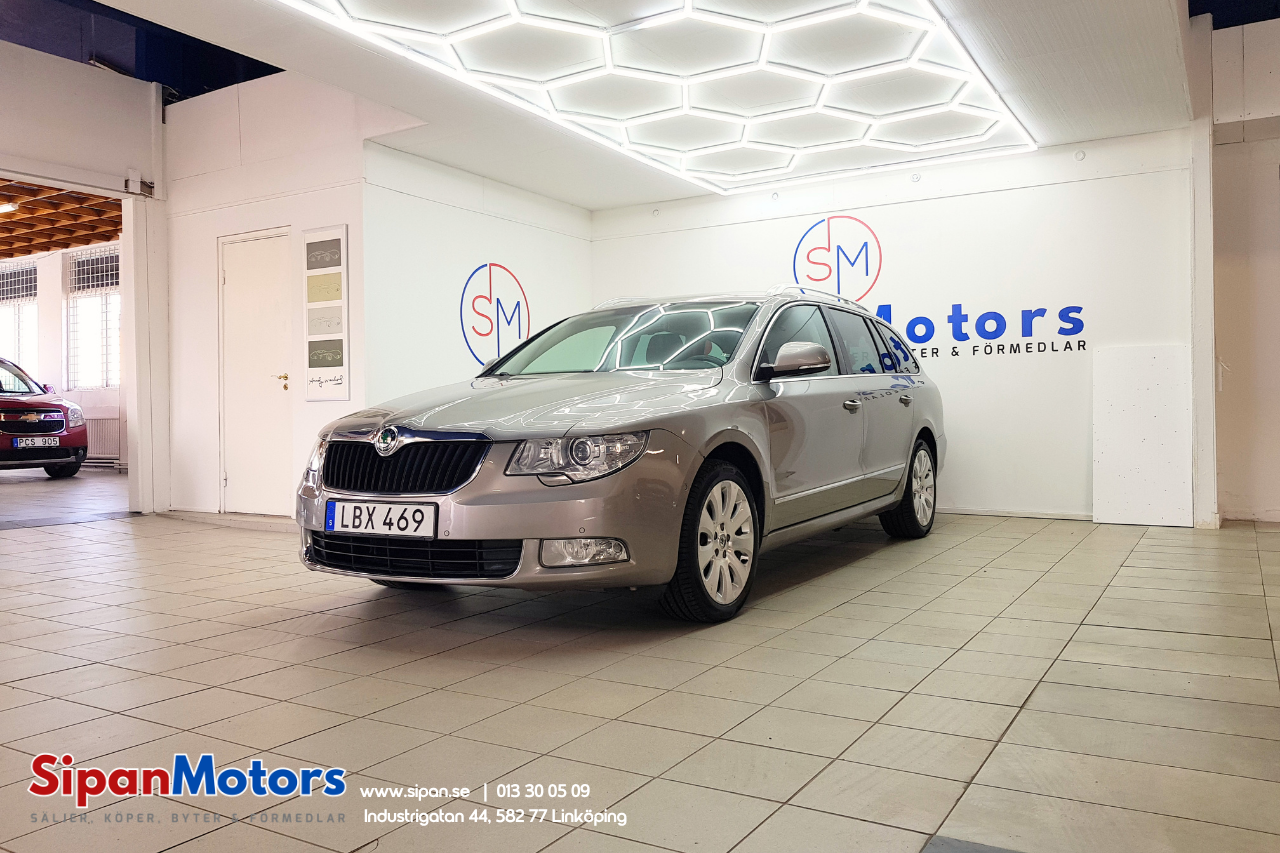 Skoda Superb 2011, bild 4/45