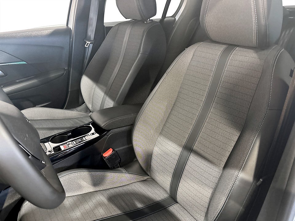 Bild på Peugeot 208 Allure 1.2 PT 100hk Aut B-KAMERA CARPLAY 
