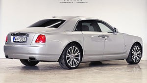 Rolls-Royce Ghost har en 6,2-liters V12-motor på 570 hästkrafter. 