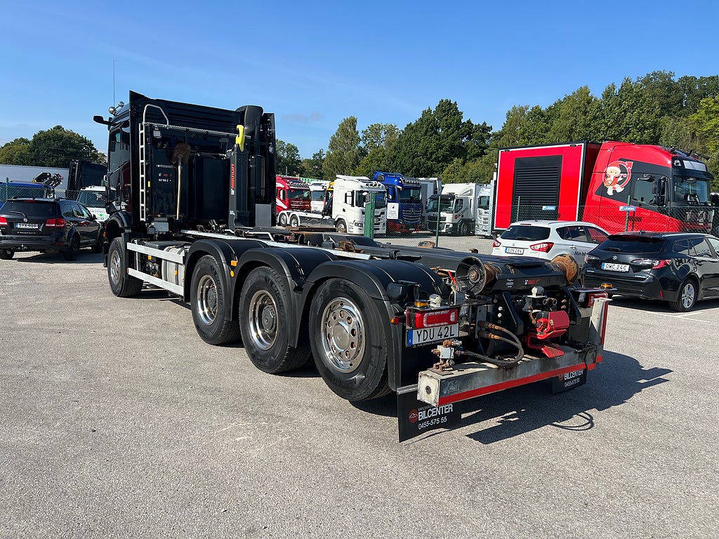 Mercedes-Benz Arocs 3251 Tridem Lastväxlare, Fullt Plogutrustad