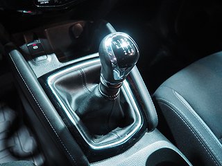 SUV Nissan Qashqai 18 av 20