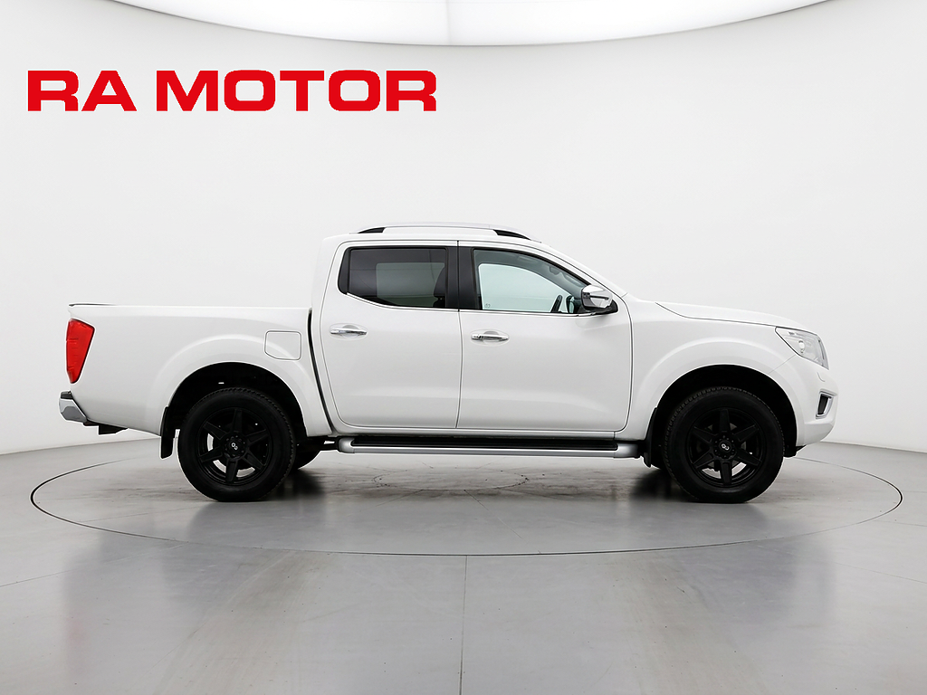 Nissan Navara 2.3 4WD | TEKNA | Moms | 2021