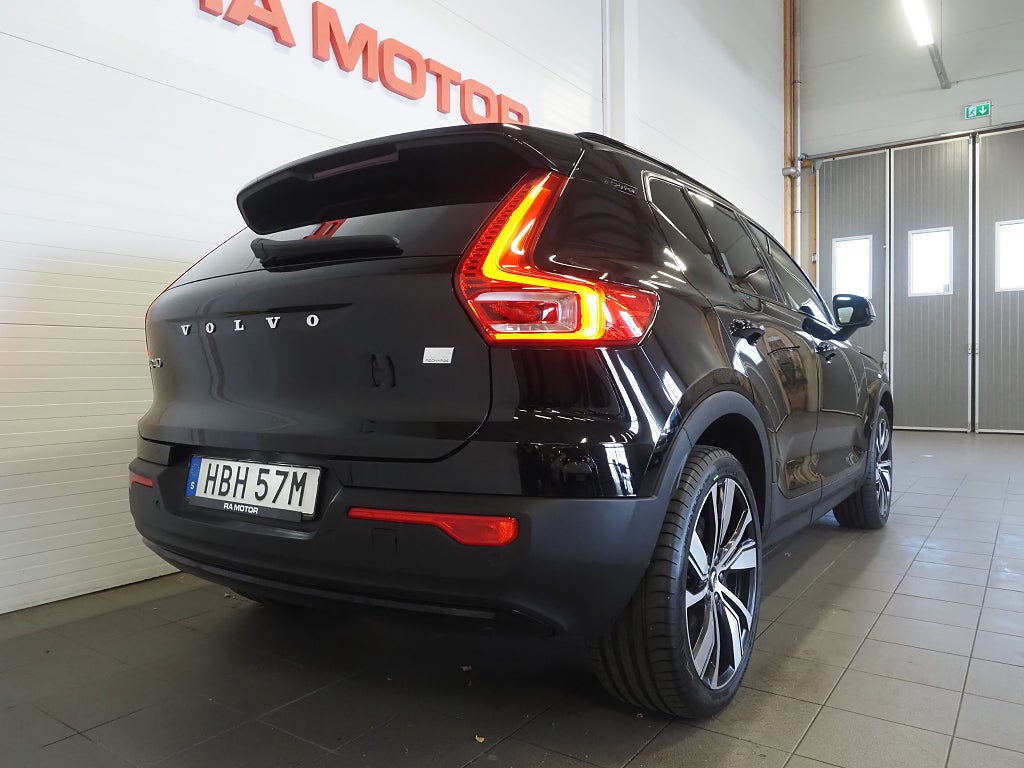Volvo XC40 Recharge P8 AWD 408hk Core | Kamera | Skinn | 2021
