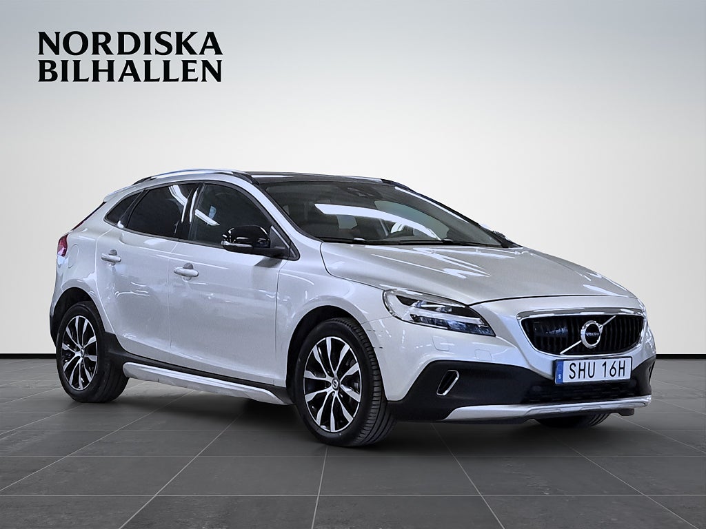 Volvo V40 Cross Country T3 Geartronic Momentum Pano Backkamera VäramreBluetooth
