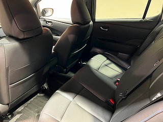 Halvkombi Nissan Leaf 15 av 27