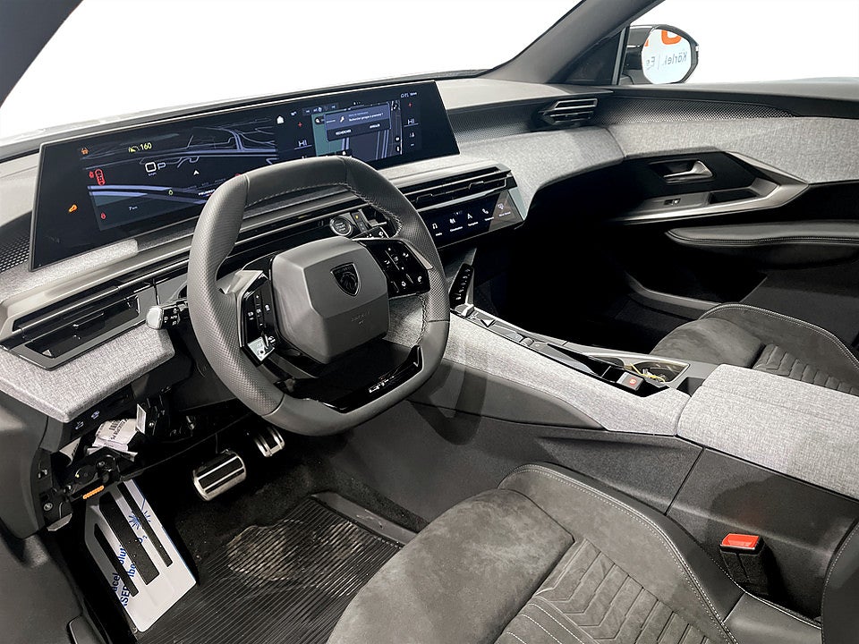 Bild på Peugeot 5008 GT Ultimate Hybrid - OMGÅENDE LEVERANS!