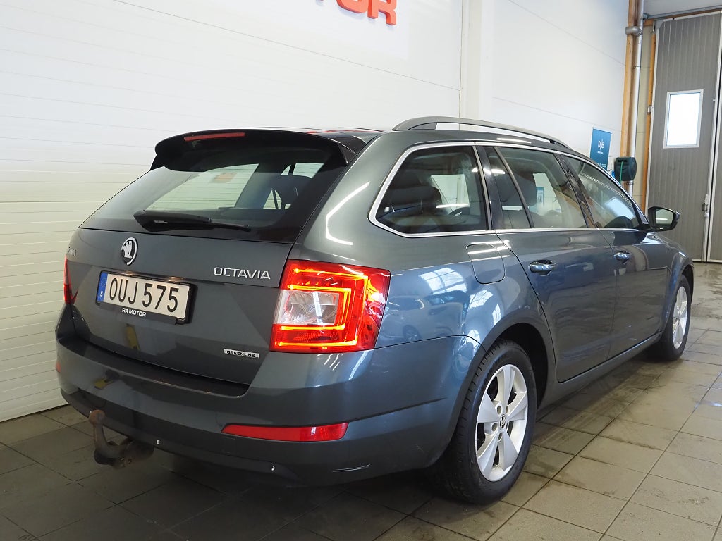 Skoda Octavia 1.6 TDI 110hk Greenline Pluspaket Dragkrok P-Sensorer 2015