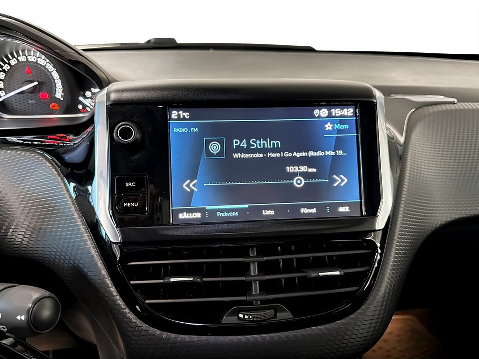 Bild på Peugeot 2008 GT-Line 1.2 PT 130hk Aut CARPLAY PANO BACKSENSORER