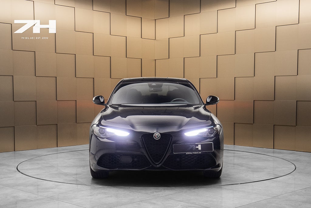 Alfa Romeo Giulia Veloce 2.0 280hk TURBO AWD / H&K / Kamera / Farthållare
