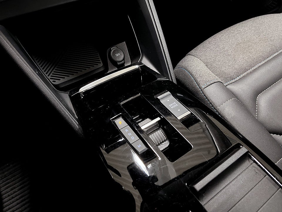 Bild på Citroën C4-X Shine 1.2 PT 130hk Aut B-KAMERA RATTVÄRME