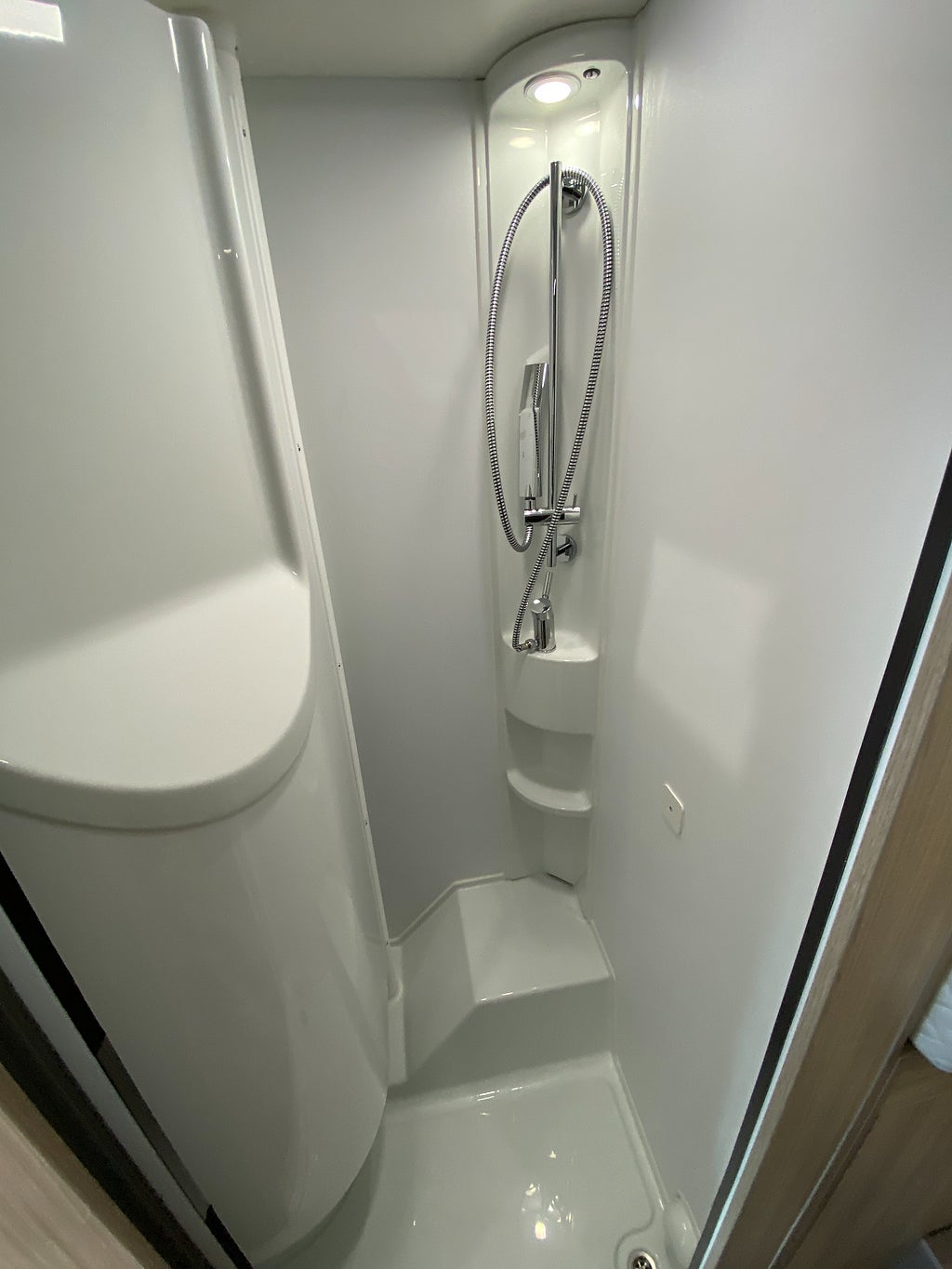 Adria Compact DL 60 Y / Vårmässa 20–22 mars – Påfyllt lager! - Adria