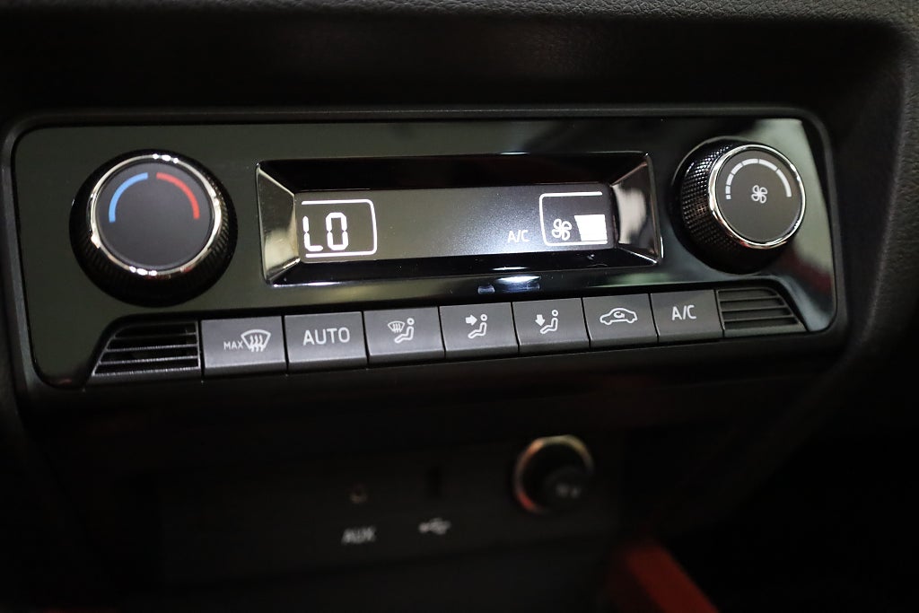 Skoda Fabia 1.2 TSI Monte Carlo Panorama PDC CarPlay Blåtand 2017